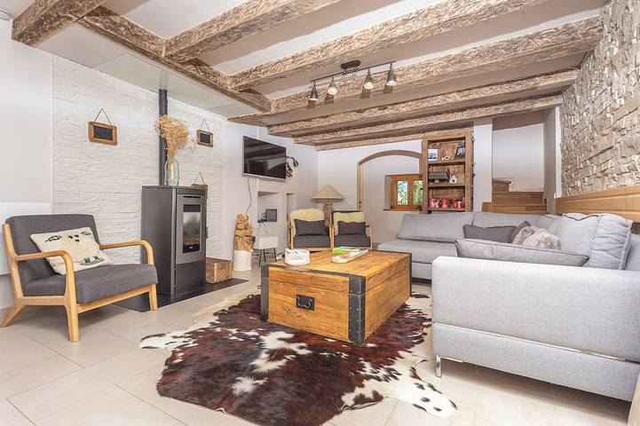 Location de vacances pour 12 personnes, avec jardin à Miribel-les-Échelles