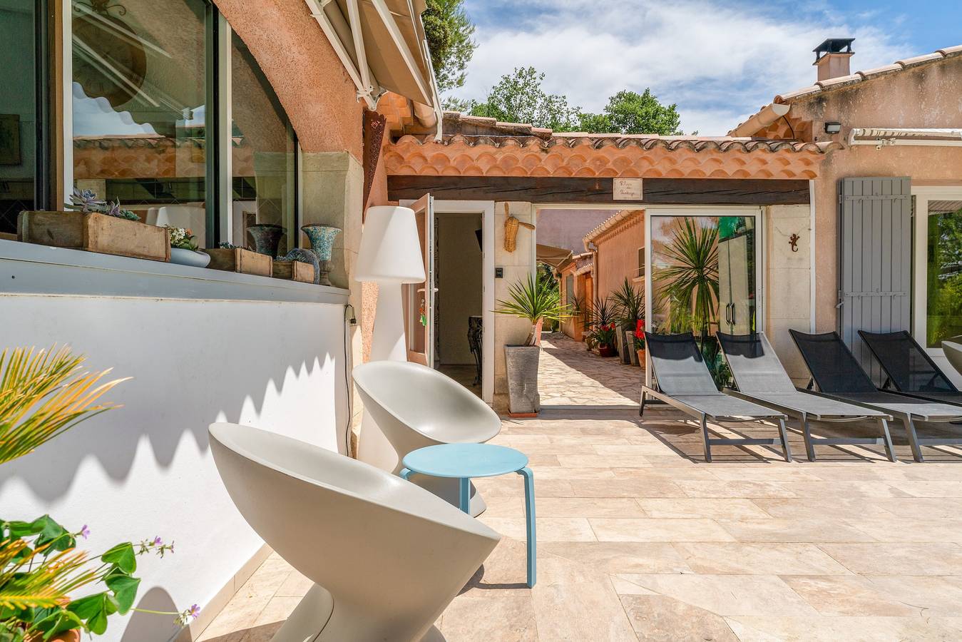 « Green Room » avec piscine partagée, Wi-Fi et climatisation in Bédoin, Parc naturel régional du Mont-Ventoux