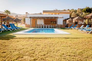 Villa for 19 People in Alhaurín de la Torre, Cordillera Penibética, Photo 1
