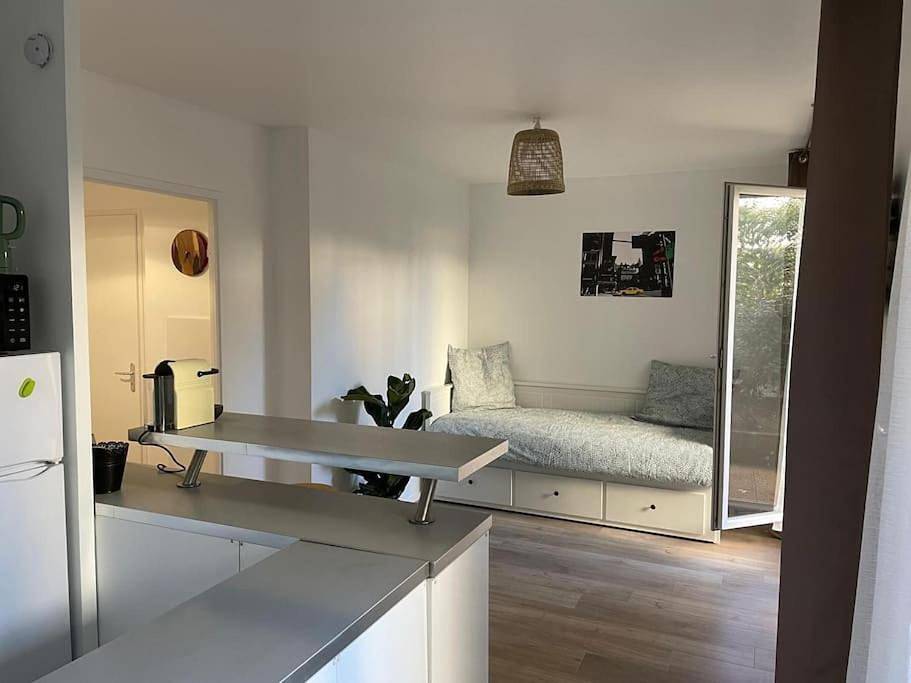 Appartement entier, Studio 28 m2 & jardin privatif 20 m2 in Montigny-le-Bretonneux, Yvelines