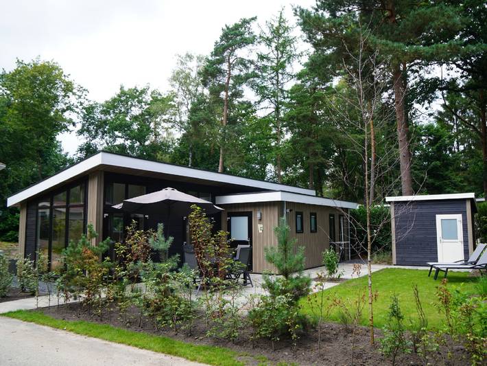 Bungalow für 6 Personen, mit Terrasse und Garten sowie Pool