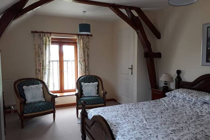 Gîte pour 4 personnes, avec piscine ainsi que jardin et terrasse à Parçay-les-Pins - 3