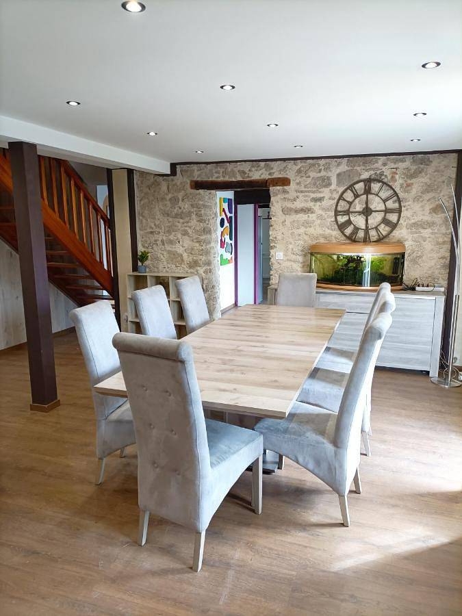 Location de vacances pour 10 personnes, avec jardin à Saint-Étienne-du-Bois - 2