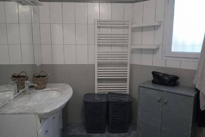 Location de vacances pour 6 personnes, avec Jacuzzi et Terrasse ainsi que Jardin et Piscine dans Montpouillan - 3