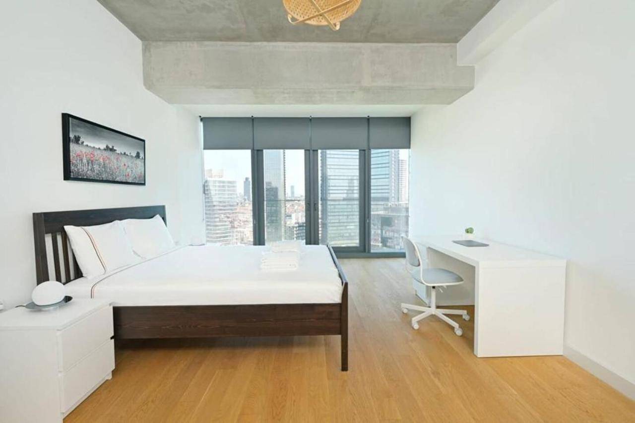 Bright Lovely Modern 2Bd25 Condo Poolgym! #220 in Şişli, Istanbul