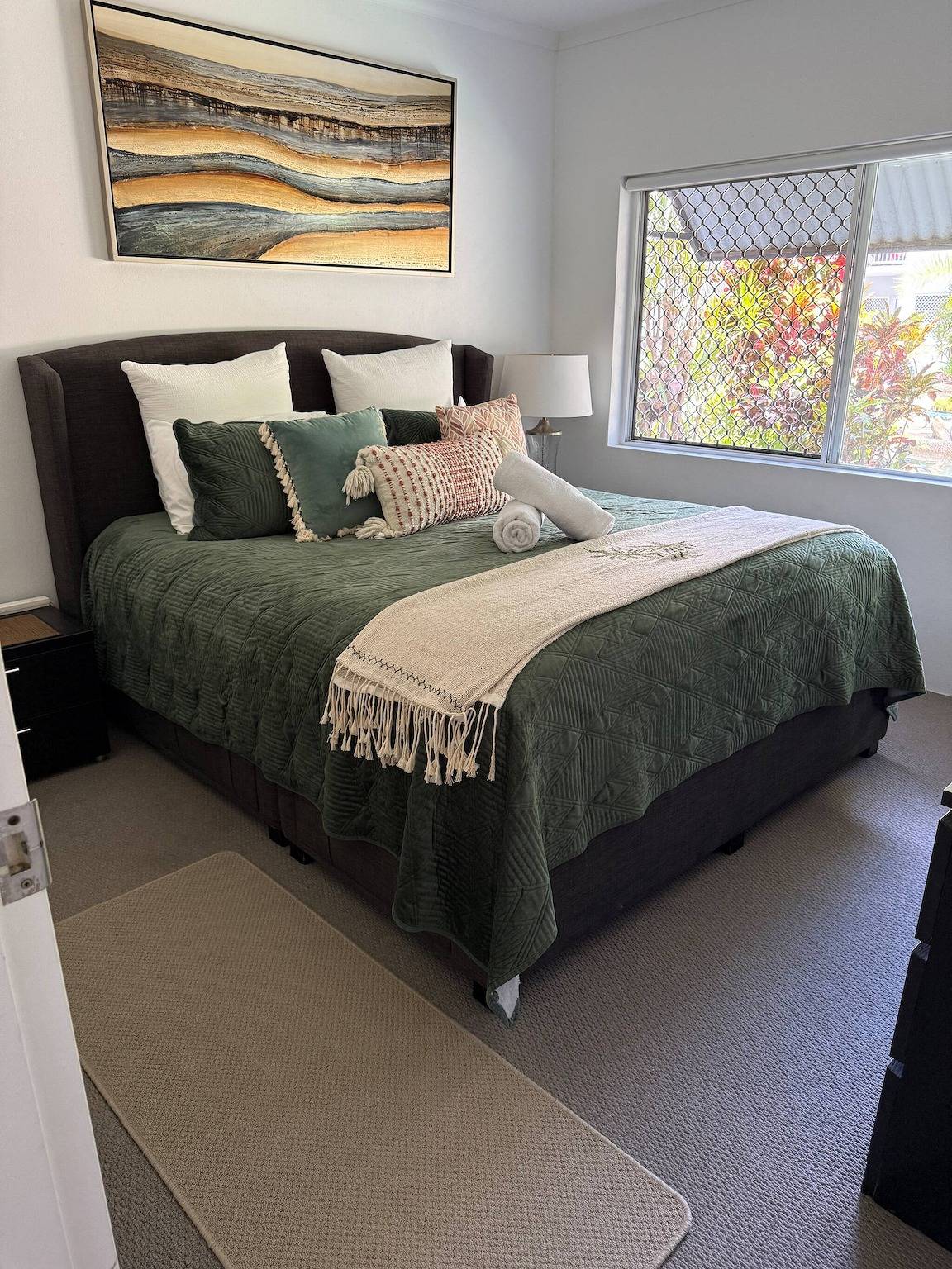 Entire apartment, 2 Bedroom Condo "w" Pool entrance off your balcony in Cairns North, Cairns