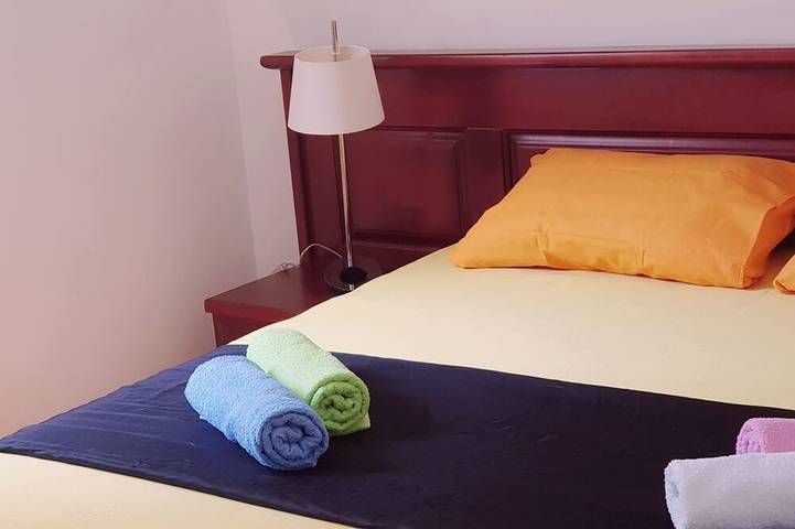 Appartement entier, Stylish 2-room apartment - 5 min to the beach & center + parking space in Budva, Municipalité de Budva