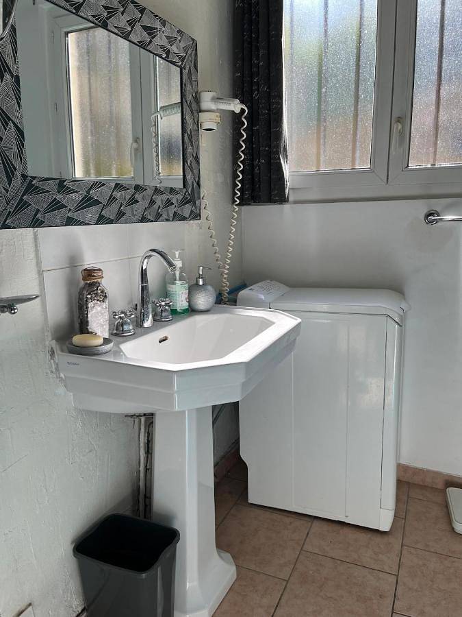 Location de vacances pour 4 personnes, avec terrasse ainsi que jardin et jacuzzi à Molières-sur-Cèze - 4