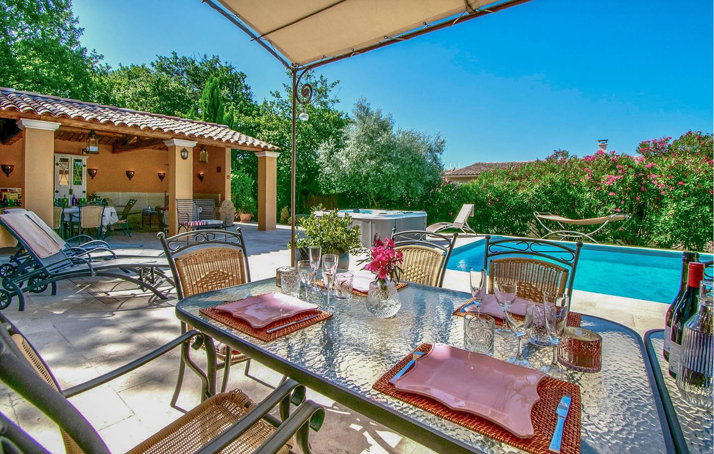 Apartamento con vistas a la montaña, piscina y aparcamiento, a 1 km de Villars in Villars, Parque natural regional del Luberon