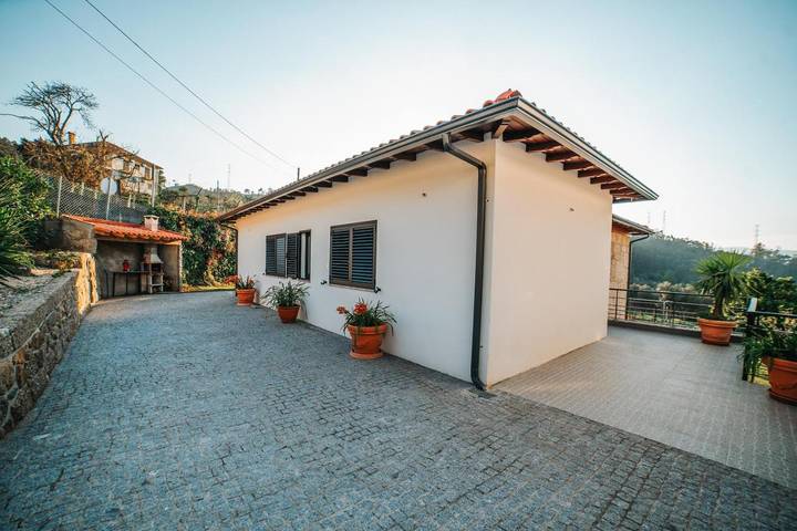 Casa rural para 6 personas, con Balcón y Terraza además de Jardín y Piscina en Ponte da Barca - 4
