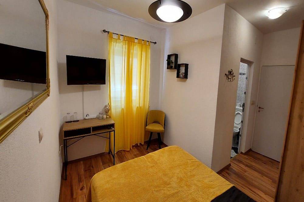 Rooms Argo - Yellow Double Room in Ville de Cres, Île de Cres
