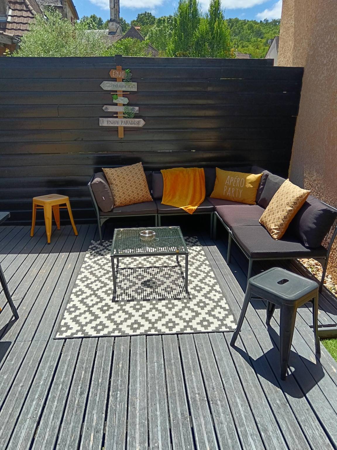 Maison de vacances « La Perle Rosée » avec terrasse privée, Wi-Fi et climatisation in Azerat, Périgord Noir