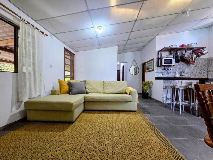 Casas e apartamentos de temporada para 8 pessoas, com piscina e balcão em Guararema