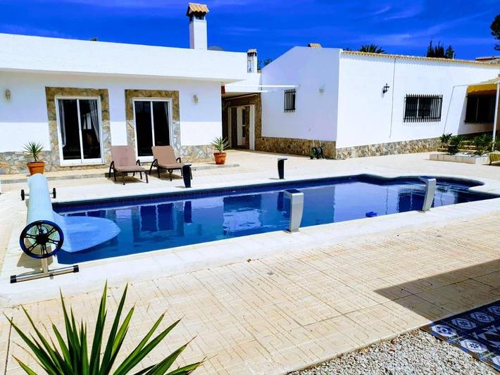 Location de vacances pour 12 personnes, avec Terrasse ainsi que Jardin et Piscine à Fortuna