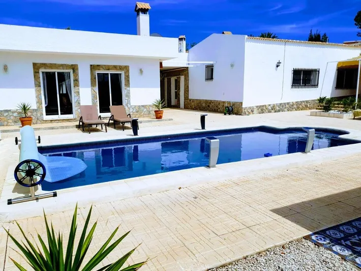 Villa für 12 Personen, mit Garten und Terrasse sowie Pool, mit Haustier - 1