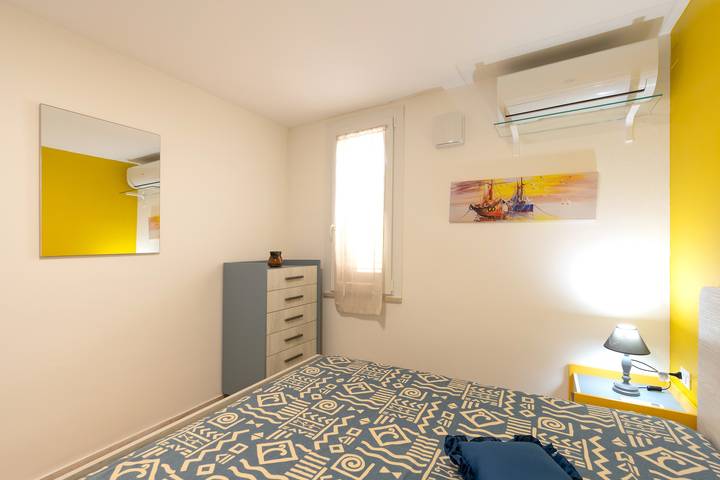 Hel lägenhet, Apartment 'Casa Gialla' with Veranda & Wi-Fi in Spiaggia di Guidaloca, Castellammare del Golfo