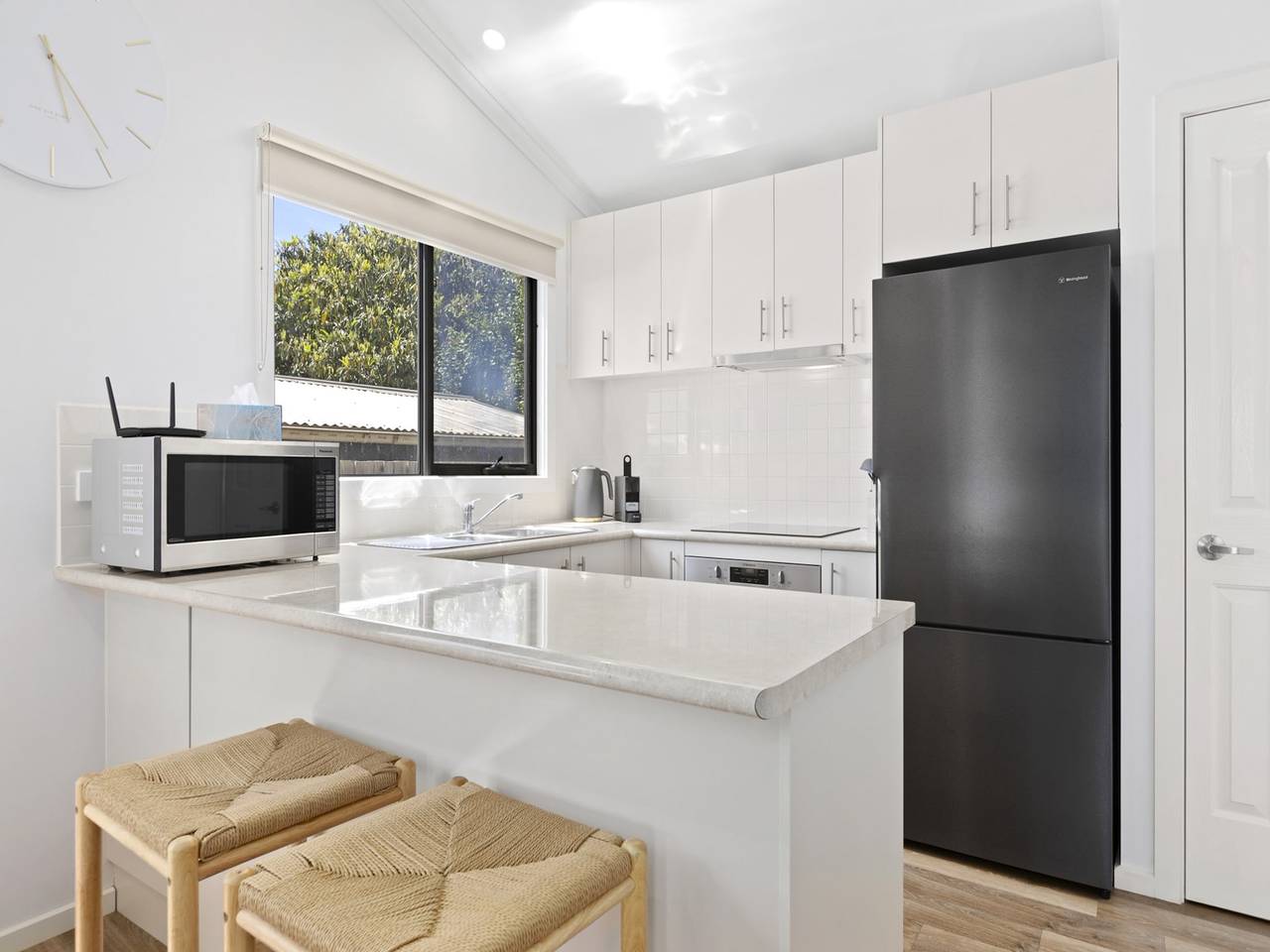 Ganze Wohnung, Geräumige 2-Zimmer-Wohnung mit privatem Parkplatz in Portarlington, Bellarine