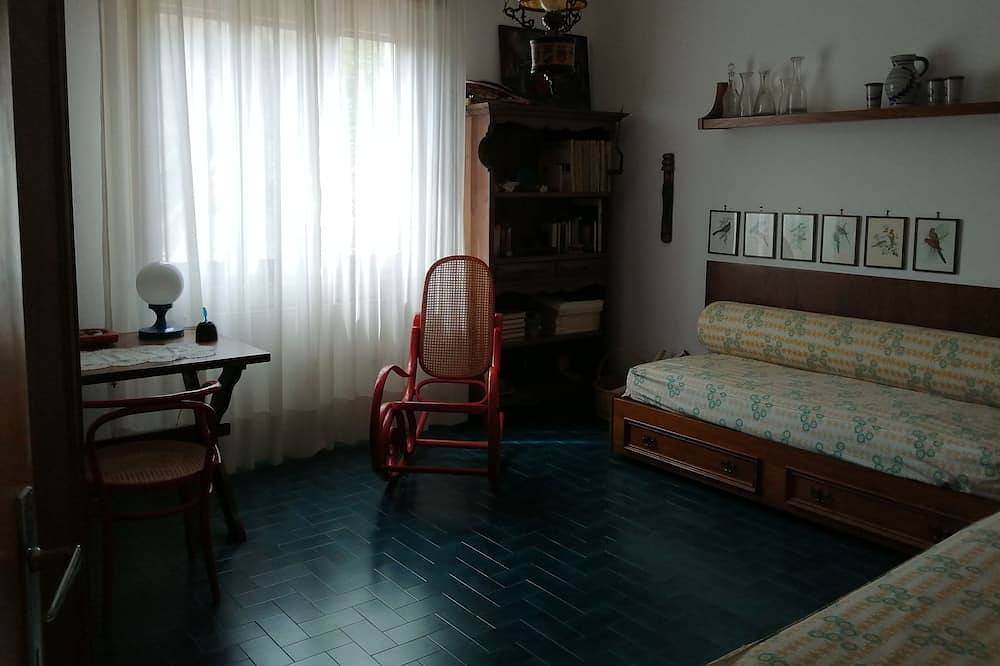Villa Singola Immersa nel Verde in Brazzova, Gemeinde Asso