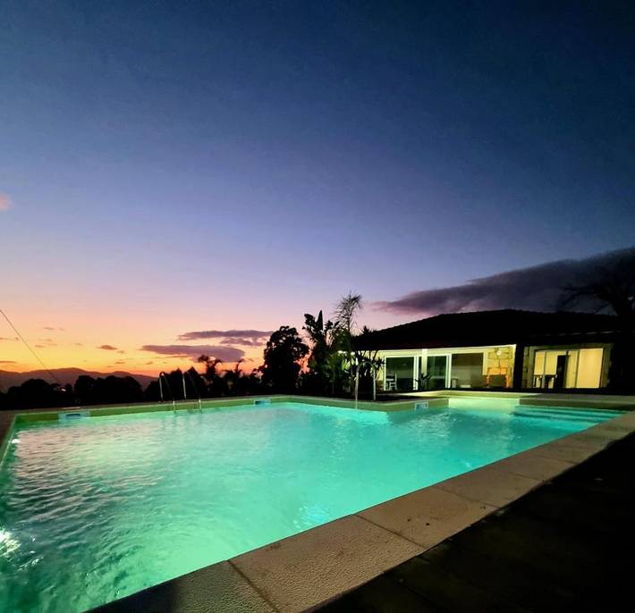 Villa para 8 pessoas, com jardim e piscina e ainda vista para o lago and vista, com animais de estimação em Vila Verde