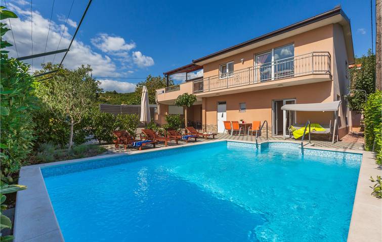 Reizende Ferienwohnung mit Pool und Terrasse, in der Nähe von See und Fluss in Makarska Riviera