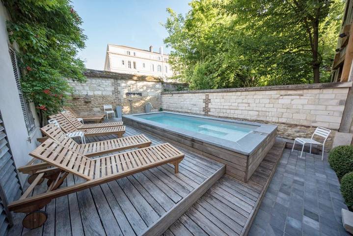 Hôtel pour 2 personnes, avec Jacuzzi et Terrasse ainsi que Jardin et Piscine à Troyes