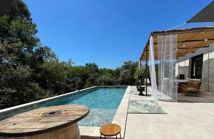 Chambre d’hôte pour 3 personnes, avec Terrasse et Jardin ainsi que Piscine et Vue