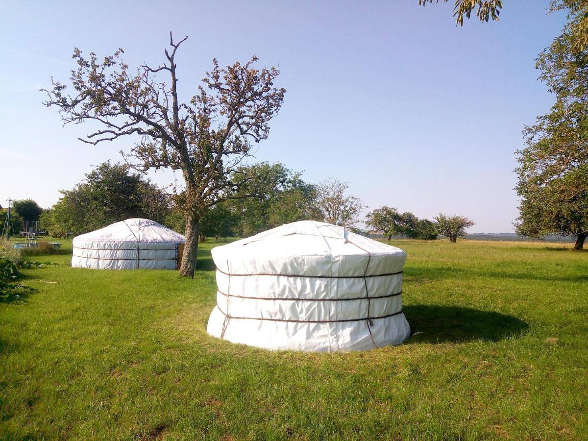 Tent in Druyes-les-Belles-Fontaines, Région d'Auxerre