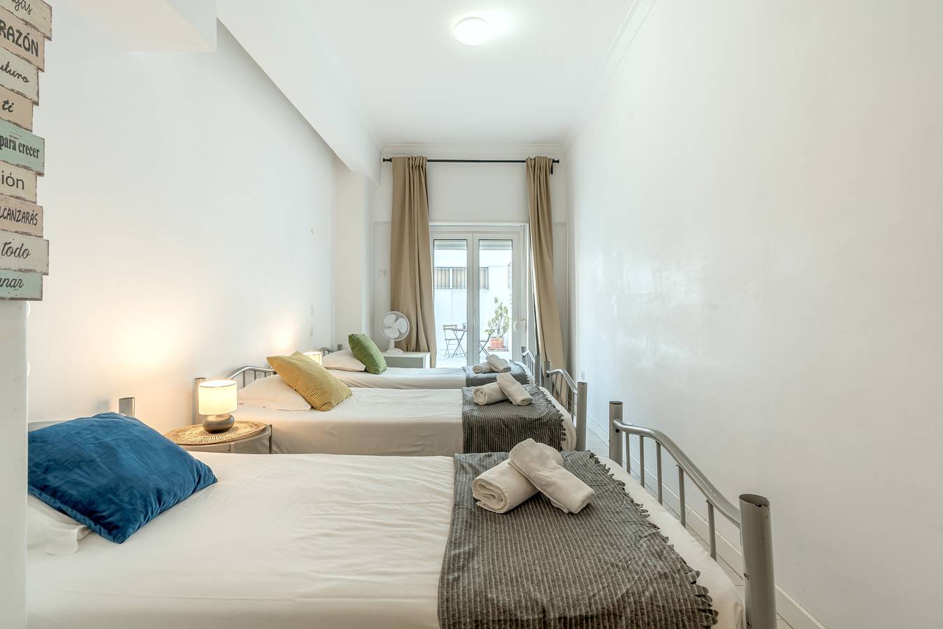 Entire holiday apartment, Holiday apartment for 3 people with terrace in Lapa, Lisbon