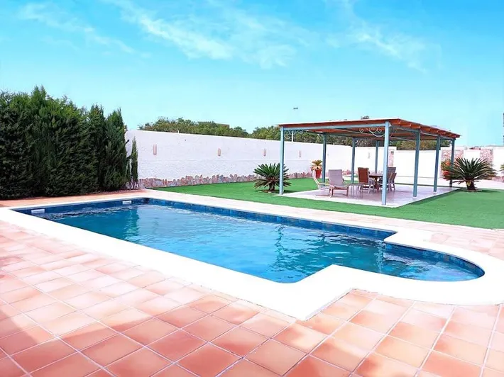 Villa für 6 Personen, mit Ausblick und Garten sowie Pool und Terrasse - 1