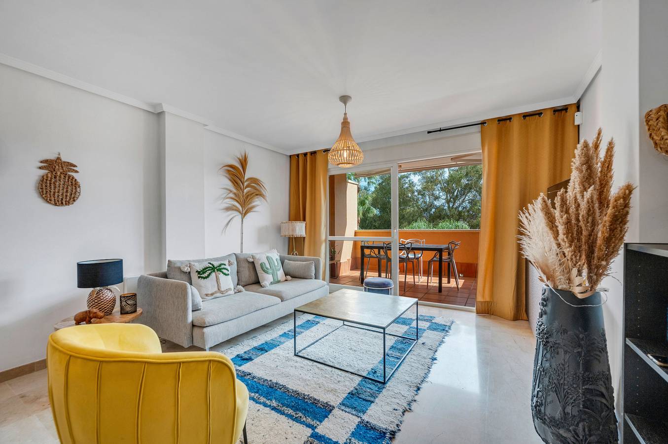 Geheel appartement, Appartement 'Dunas and Beach Marbella Cabopino' met Gedeeld Zwembad, Wi-Fi en Airconditioning in Carib Playa, Marbella