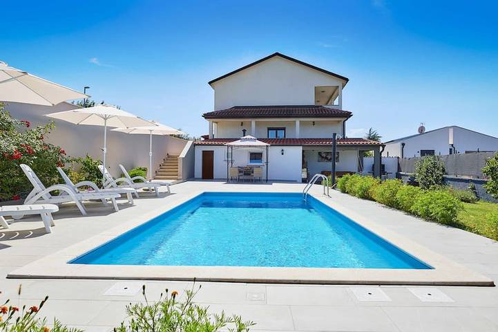 Ferienhaus für 6 Personen, mit Garten und Whirlpool sowie Balkon