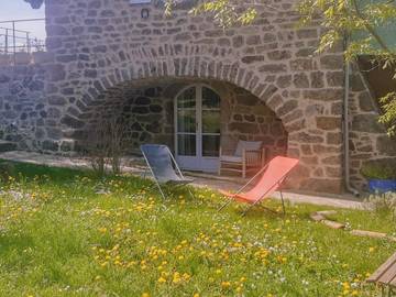Maison d’hôte pour 2 personnes, avec piscine ainsi que vue et jardin dans Safari Peaugres