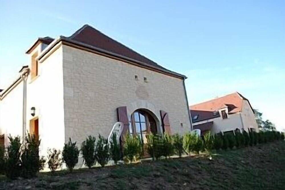 Modern Spacious Villa 15 minutes walk to the centre of Brantome in Brantôme en Périgord, Périgord Vert