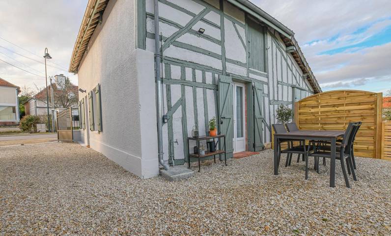 Gîte pour 2 personnes, avec Terrasse et Jardin à Géraudot