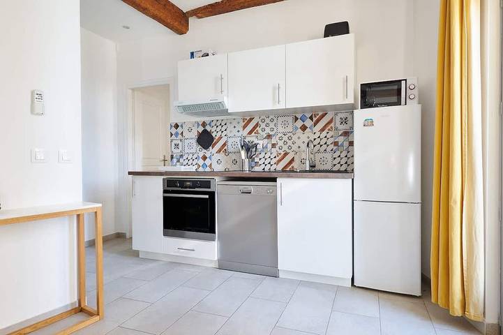 Entire apartment, Cozy stay place de la Madeleine in Béziers, Côte d'Améthyste