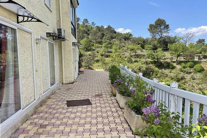 Apartamento entero, Apartamento para 5 pers, acceso privado al lago, piscina in Esparron-de-Verdon, Alpes de Alta Provenza