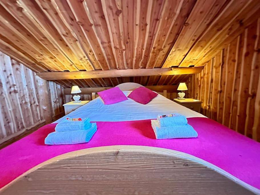 C Les rondins nature gîte 8 personnes avec jardin in Nuisement-sur-Coole, Marne