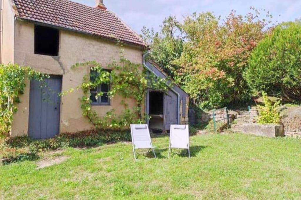 Four-Bedroom House in Domecy-sur-le-Vault, Parc naturel régional du Morvan