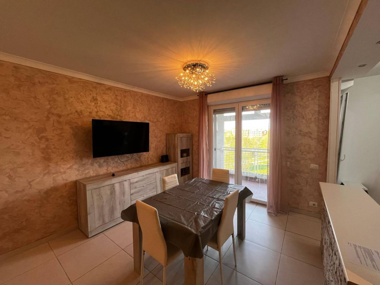 Ganze Wohnung, Ferienwohnung für 5 Personen mit Balkon/Terrasse in Ostia, Rom