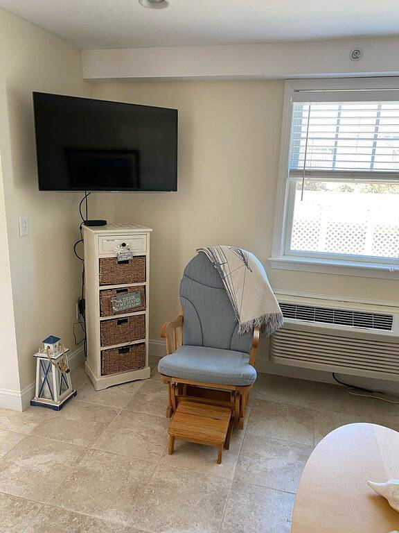 Ganze Wohnung, Neu erbaute Waterfront Condo, Privatstrand am Nantucket Sound in Dennis Port, Dennis