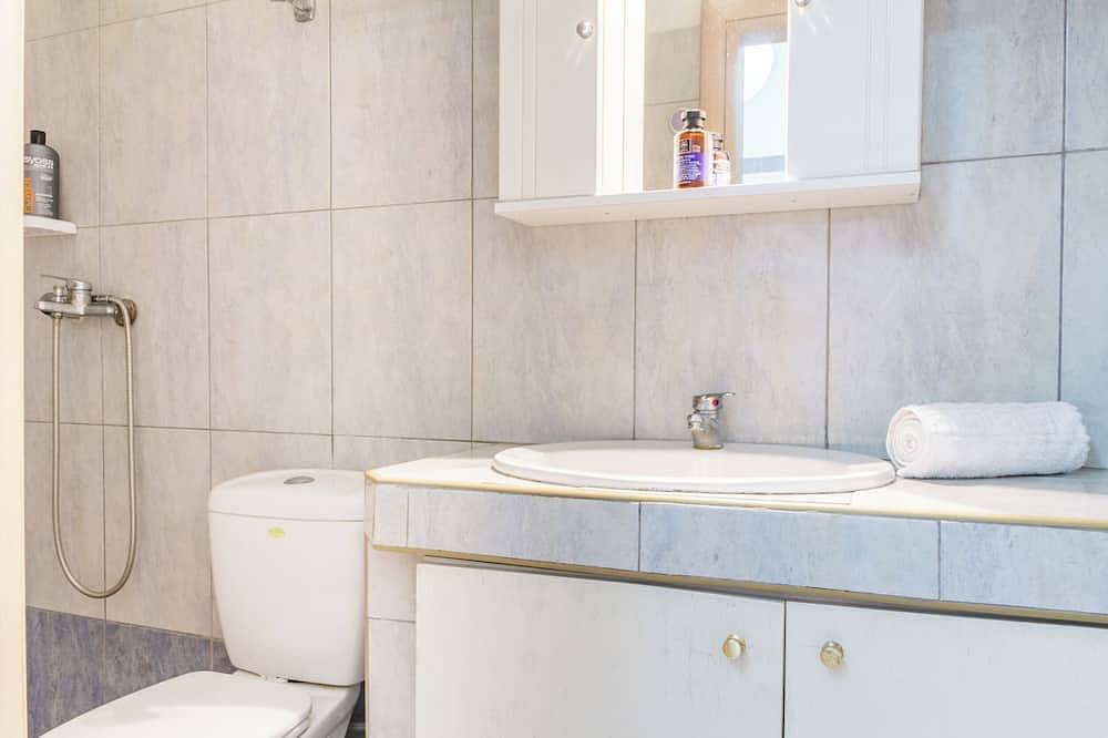 Ganze Wohnung, Double Apartment in quiet neighborhood. 3 minutes distance to the beach in Karpathos