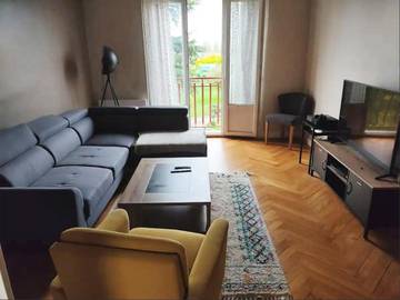 Gîte pour 4 personnes, avec balcon à Bron