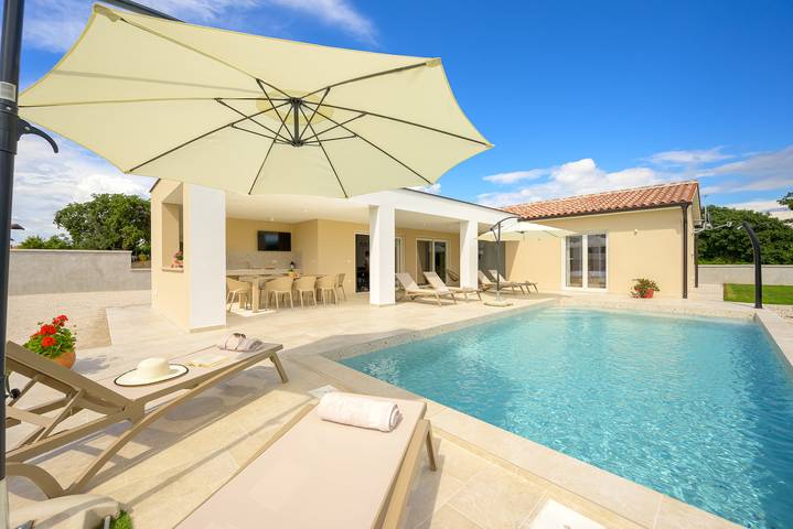 Villa per 8 persone con terrazza in Marzana Croazia, Costa meridionale dell´Istria