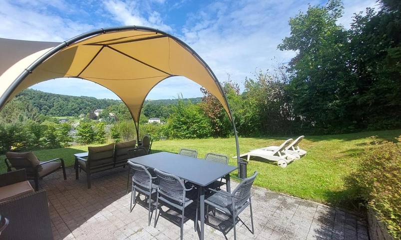 Location de vacances pour 12 personnes, avec vue et jardin à Bertrix - 3
