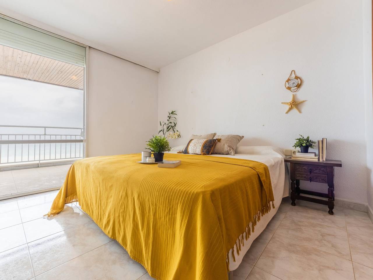 Apartamento entero, Bell Racó Basic Iv, apartamento en primera línea de playa con Wifi gratuito y terraza privada en La Pineda in La Pineda, Platja de la Pineda