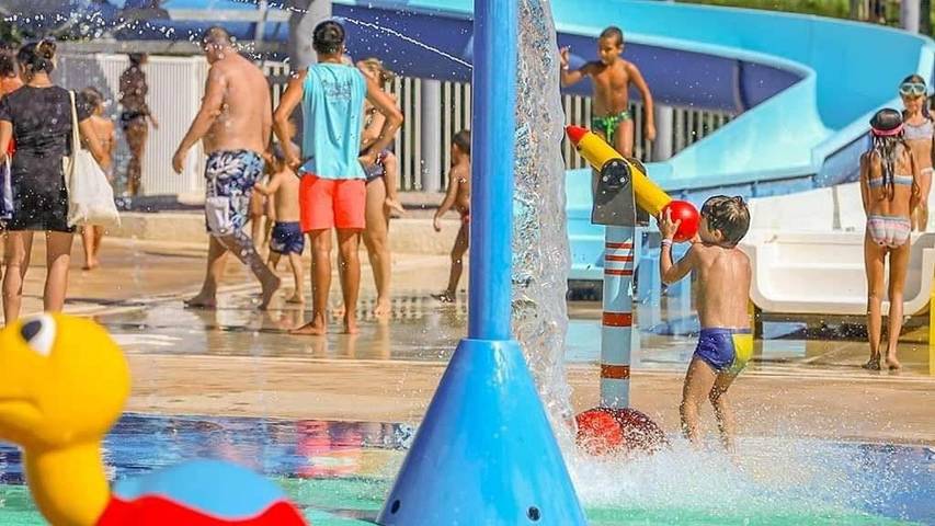 Camping pour 6 personnes, avec jardin et piscine