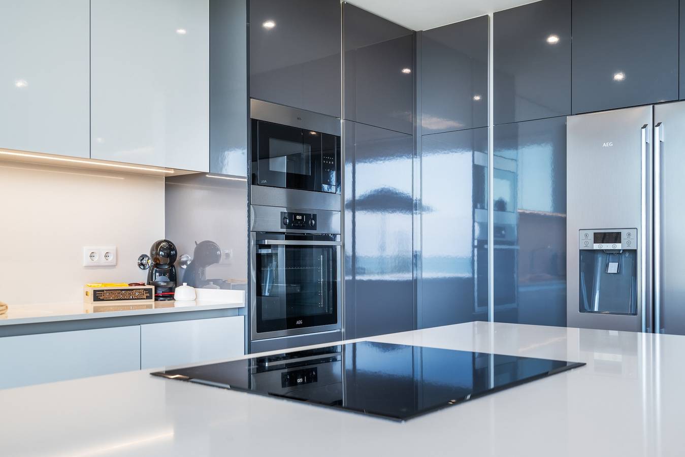 Entire apartment, Luxury 2-Bedroom Apartment with Sea View and Pool in Praia da Rocha, Portimão