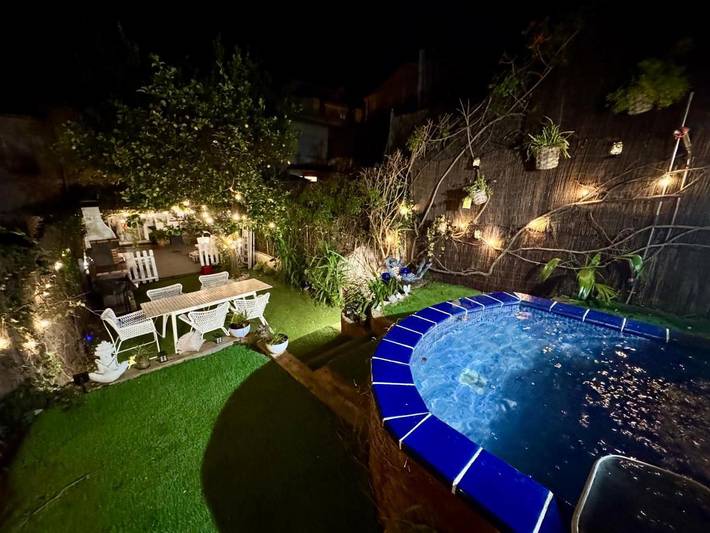 Casa de vacaciones para 9 personas, con vistas además de jardín y piscina - 1