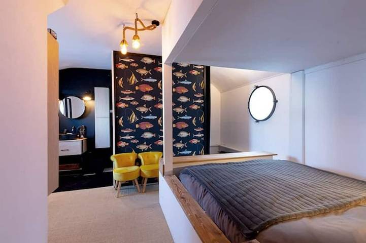 Péniche pour 7 personnes, avec jacuzzi et terrasse, animaux acceptés dans Auvergne-Rhône-Alpes - 4