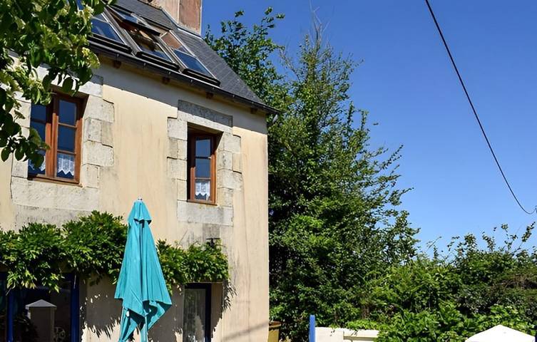 Gîte pour 2 personnes, avec jardin et piscine en Cotes-d'Armor